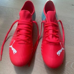 NWOT - Puma soccer cleats, US W 9